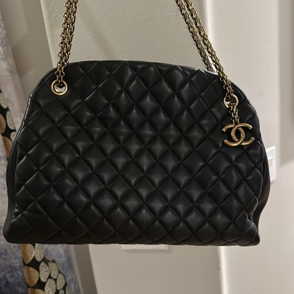CHANEL
Black Quilted Lambskin Leather Large Just Mademoiselle Bowling Bag - Picture 5 of 11